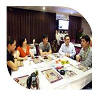2010年10月21日，桂林新竹公司及中國(guó)建材聯(lián)合會(huì)生態(tài)環(huán)境建材分會(huì)領(lǐng)導(dǎo)到大自然巖盤(pán)石浴廣西旗艦店檢查指導(dǎo)工作